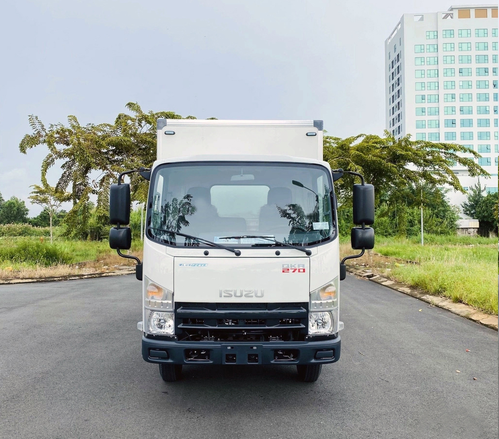 xe-tai-isuzu-qkr270-dau-vuong-thung-bao-on-2-4-tan-1 (2) xe-tai-isuzu-qkr270-dau-vuong-thung-bao-on-2-4-tan-1 (2)
