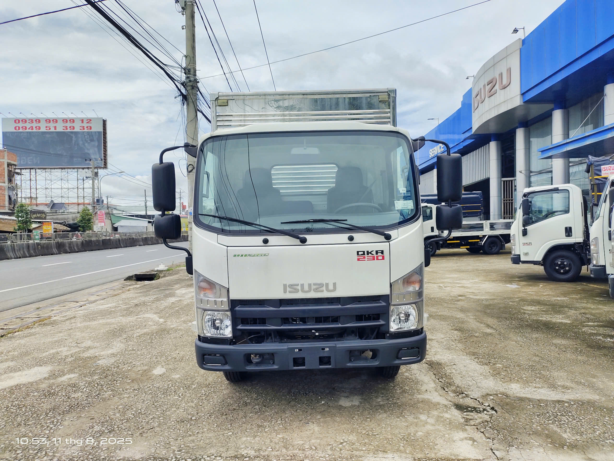 isuzu-qlr230-thung-kin-tieu-chuan-co-san-tai-isuzu-cam-phong-soc-trang-1-1 (1) isuzu-qlr230-thung-kin-tieu-chuan-co-san-tai-isuzu-cam-phong-soc-trang-1-1 (1)